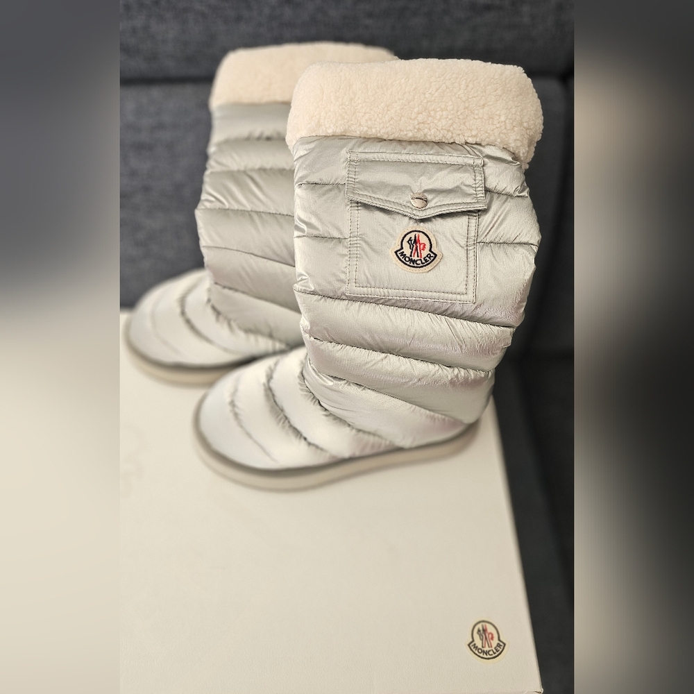 Moncler Gaia down snow boots logo-adorned ,snap-buttoned flap pockets Size 37 - Picture 15 of 16
